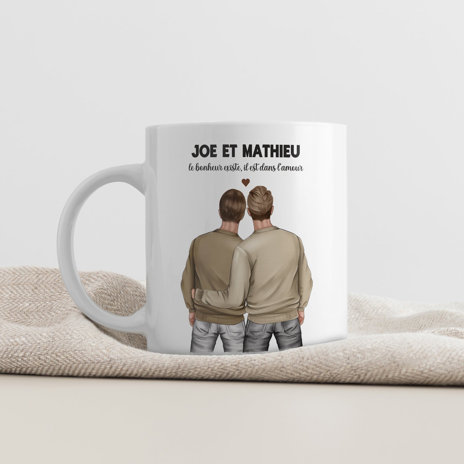 Mug personnalisé présenté dans une ambiance chaleureuse